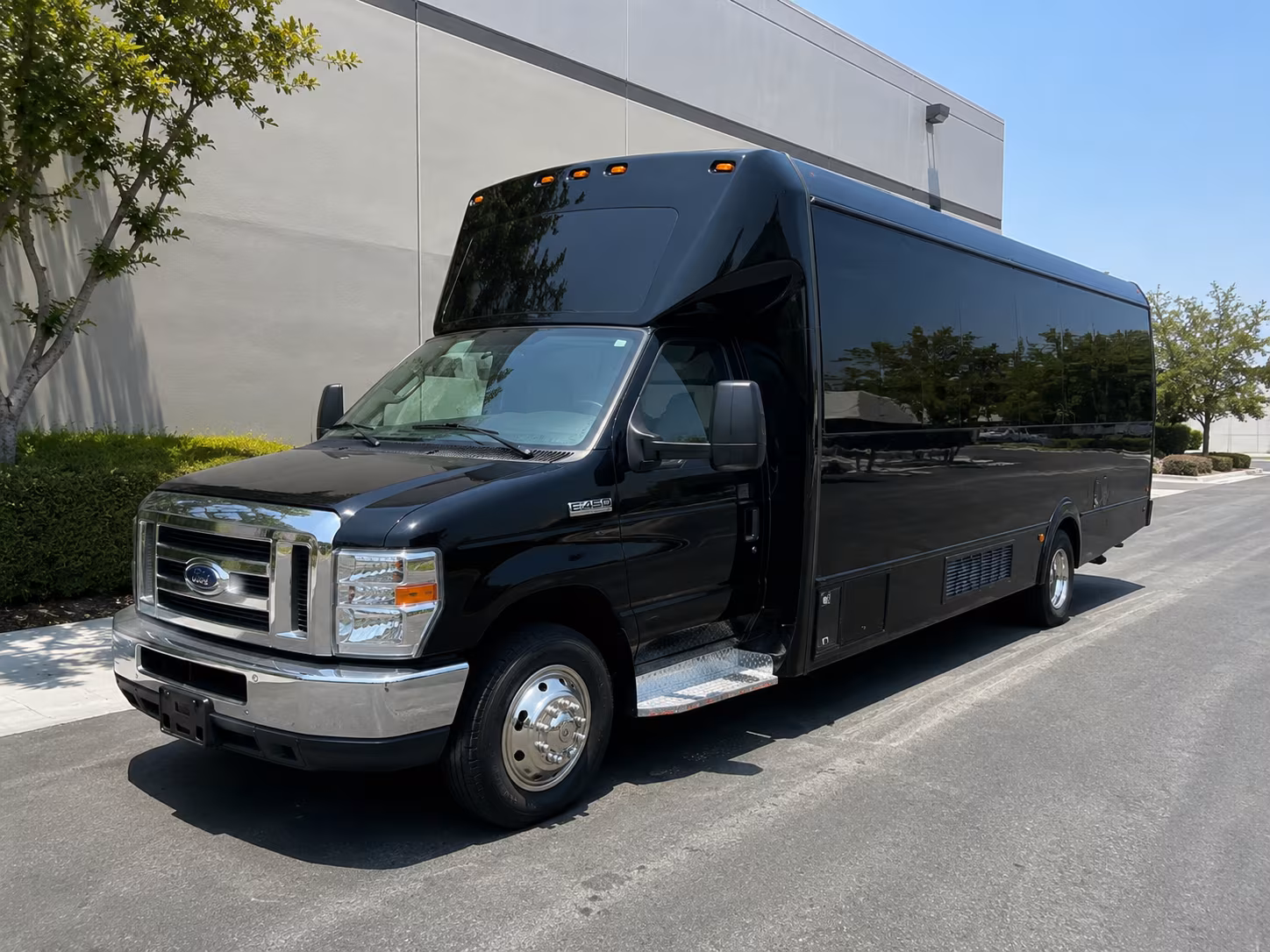 40 Passenger Party Bus Exterior